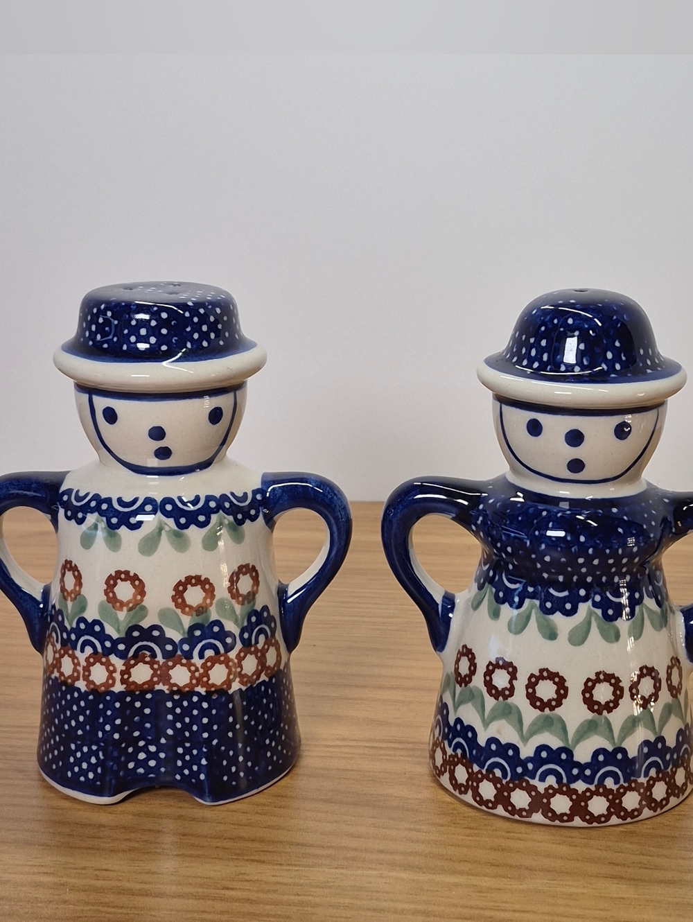 ​Signed Unikat Polish Pottery People Shaker Set Manufaktura J. Grabowska
